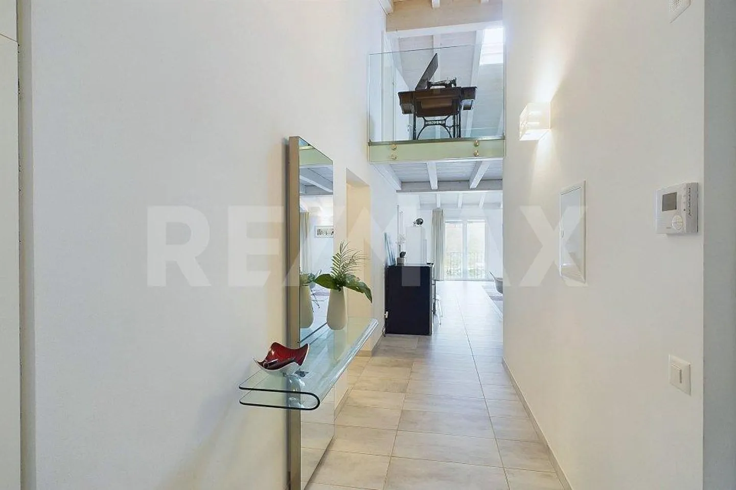 Modern penthouse between nature and city life - Photo 6 of 13