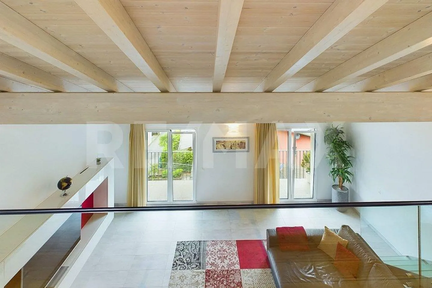 Modern penthouse between nature and city life - Photo 12 of 13