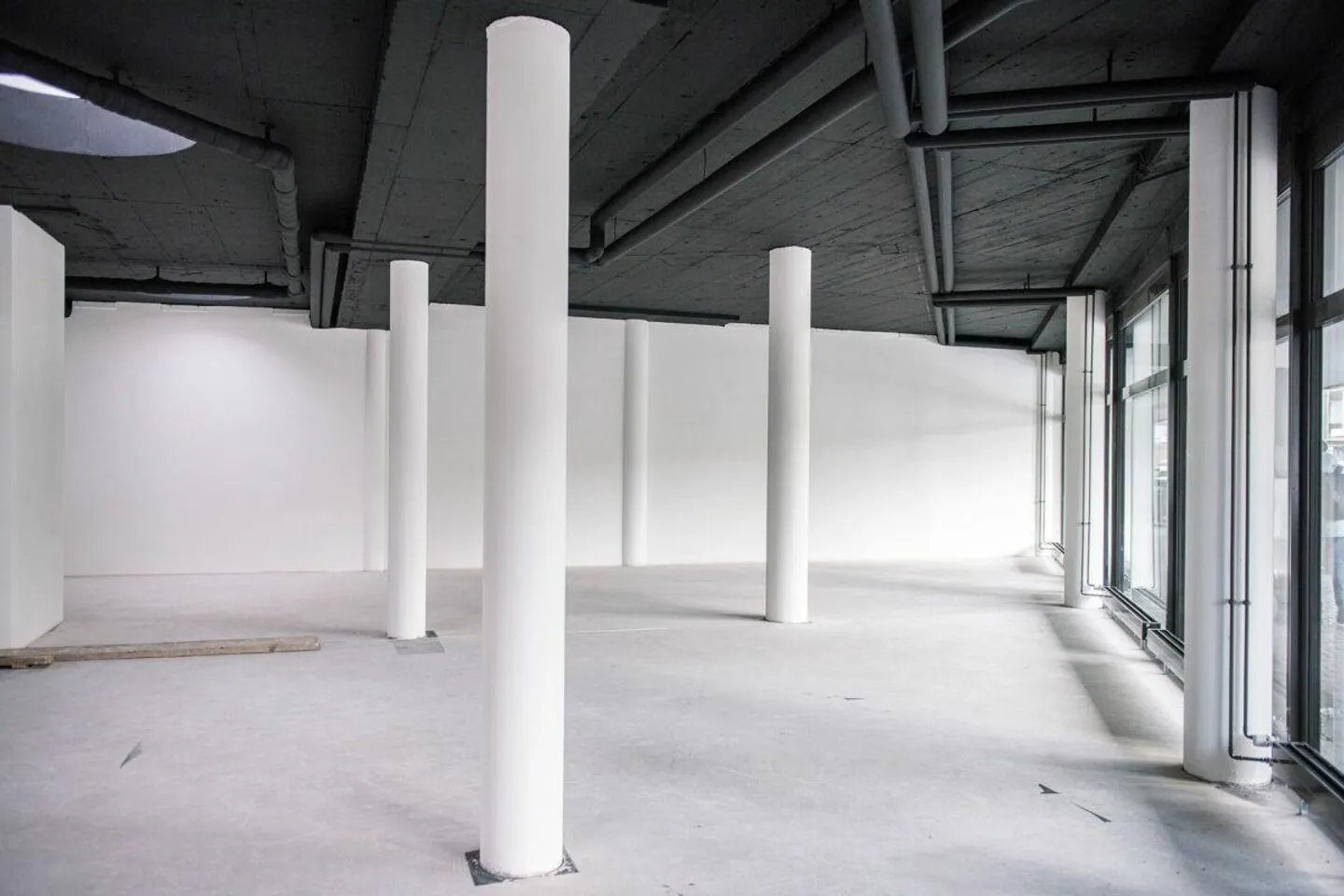 Flexible commercial space in a well-frequented main street - Photo 4 of 9