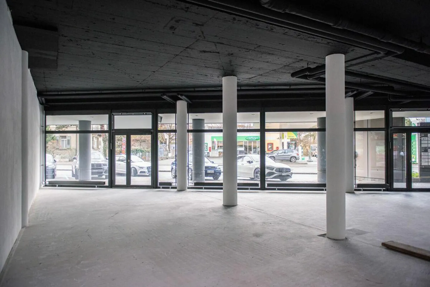 Flexible commercial space in a well-frequented main street - Photo 6 of 9