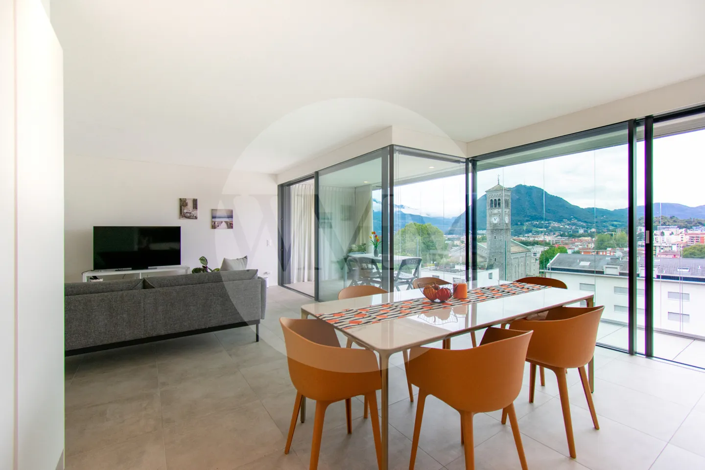 Appartement avec meubles, terrasse et belle vue - Photo 1 sur 18