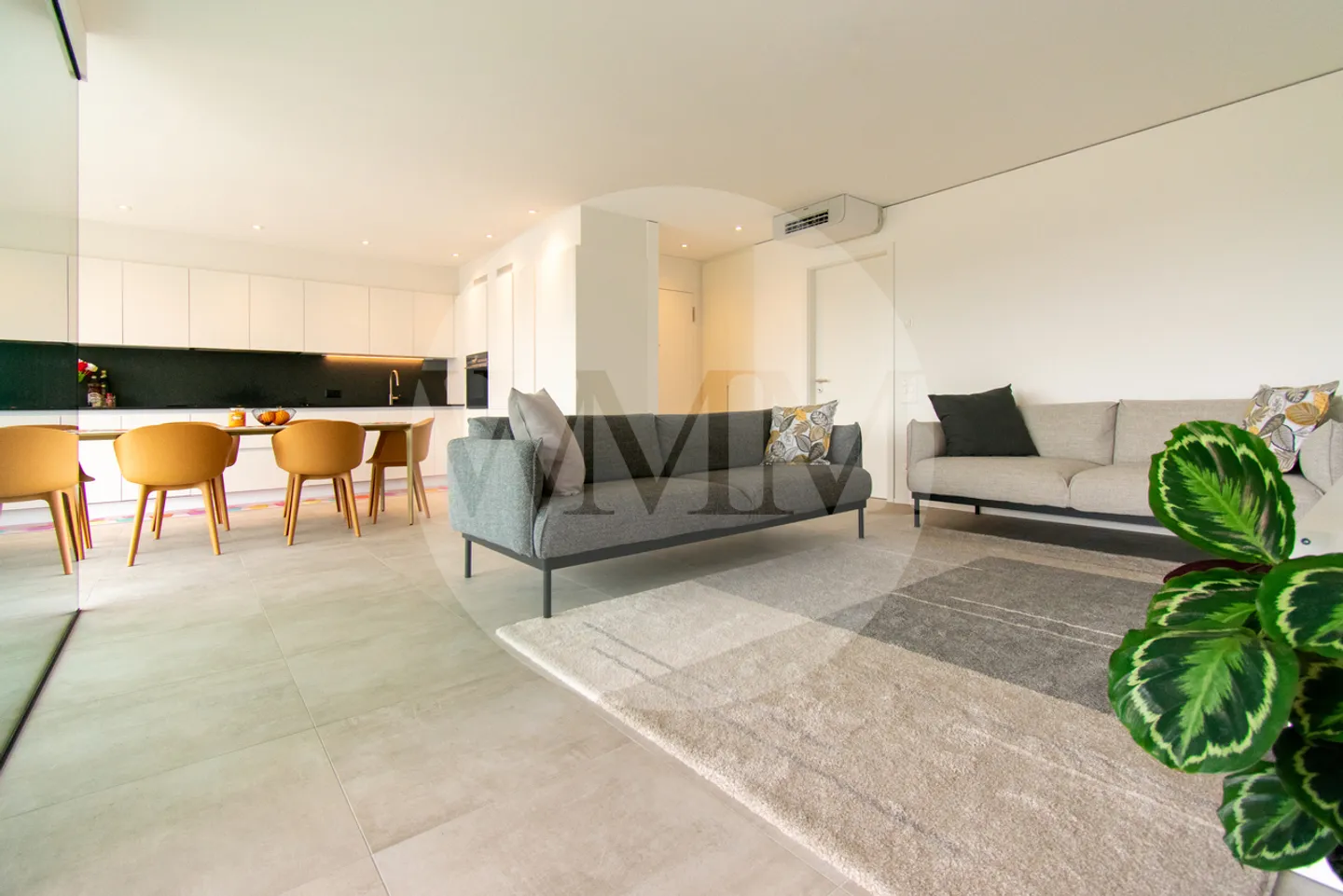 Appartement avec meubles, terrasse et belle vue - Photo 3 sur 18