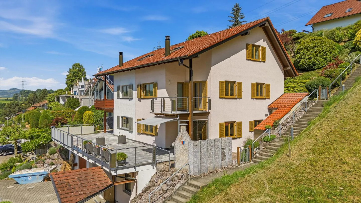 AFFASCINANTE CASA A SCHIERA CON VISTA - Foto 1 di 5