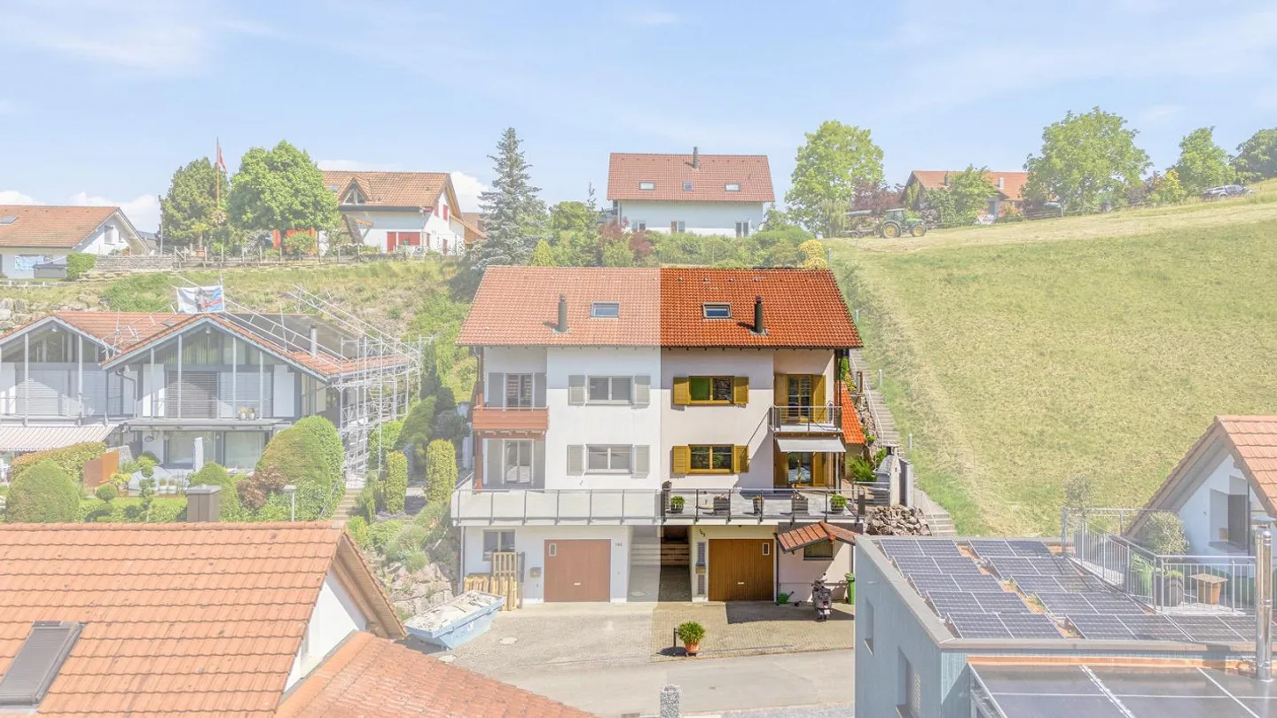 AFFASCINANTE CASA A SCHIERA CON VISTA - Foto 2 di 5
