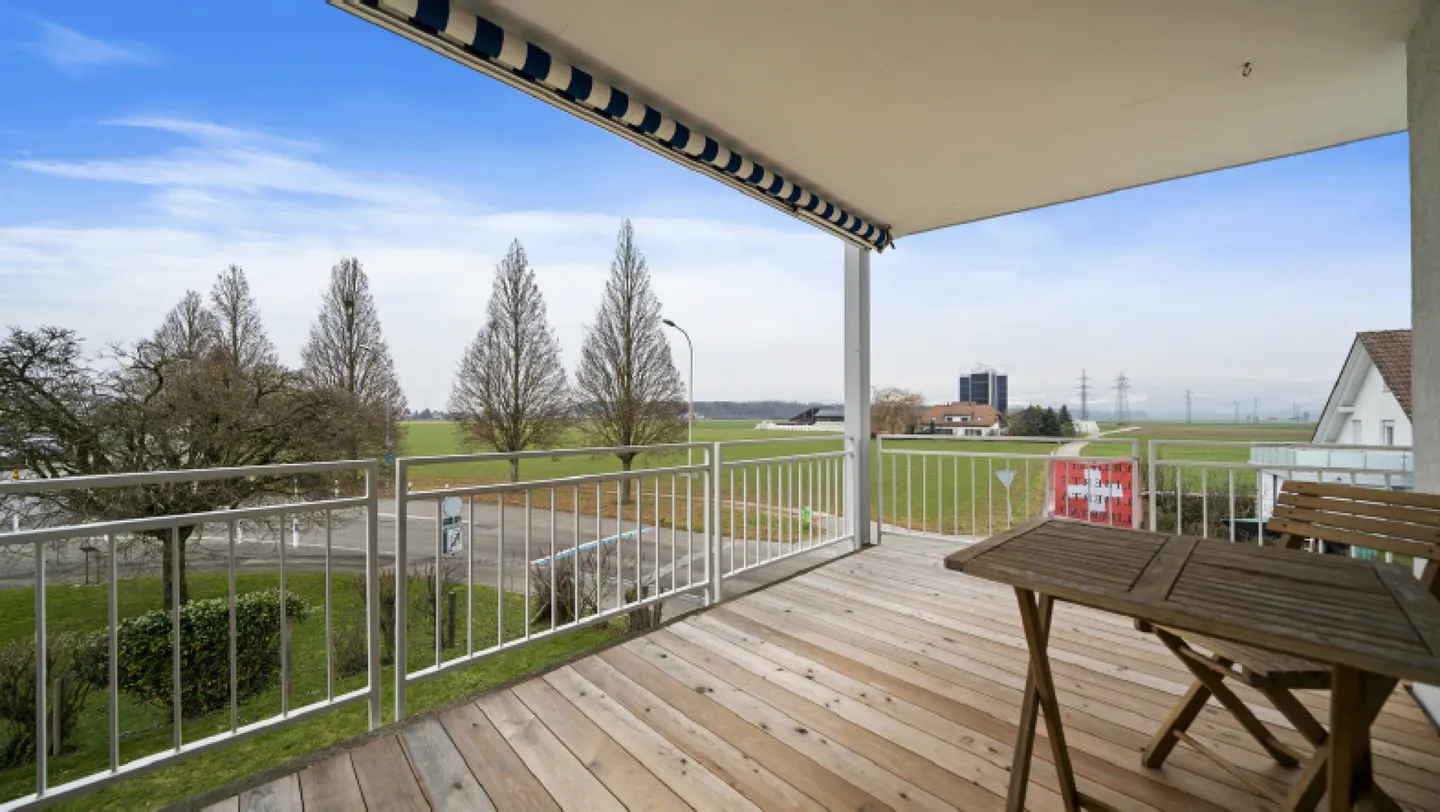 Condominium spacieux de 4,5 pièces avec 120 m², balcon et 2 places de parking - Photo 4 sur 12