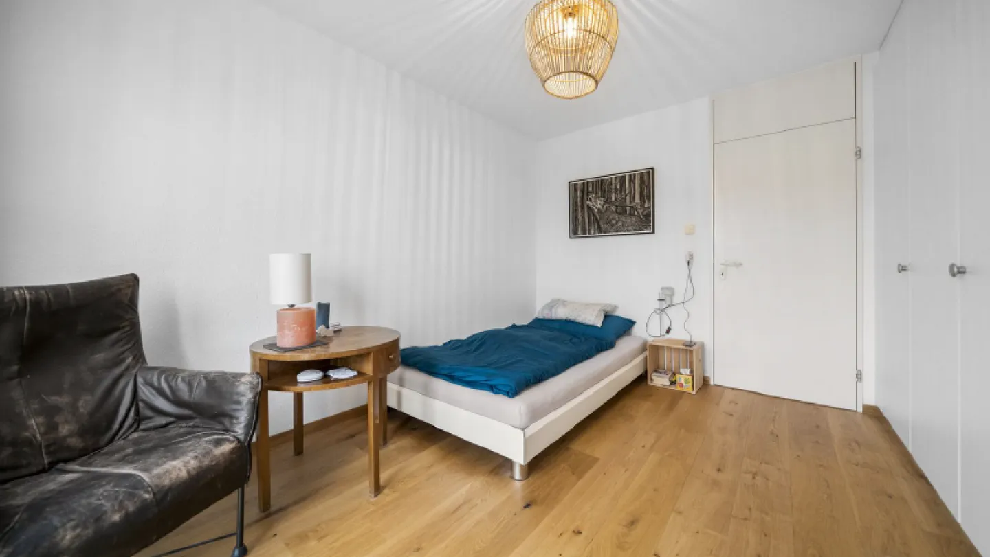 Condominium spacieux de 4,5 pièces avec 120 m², balcon et 2 places de parking - Photo 8 sur 12