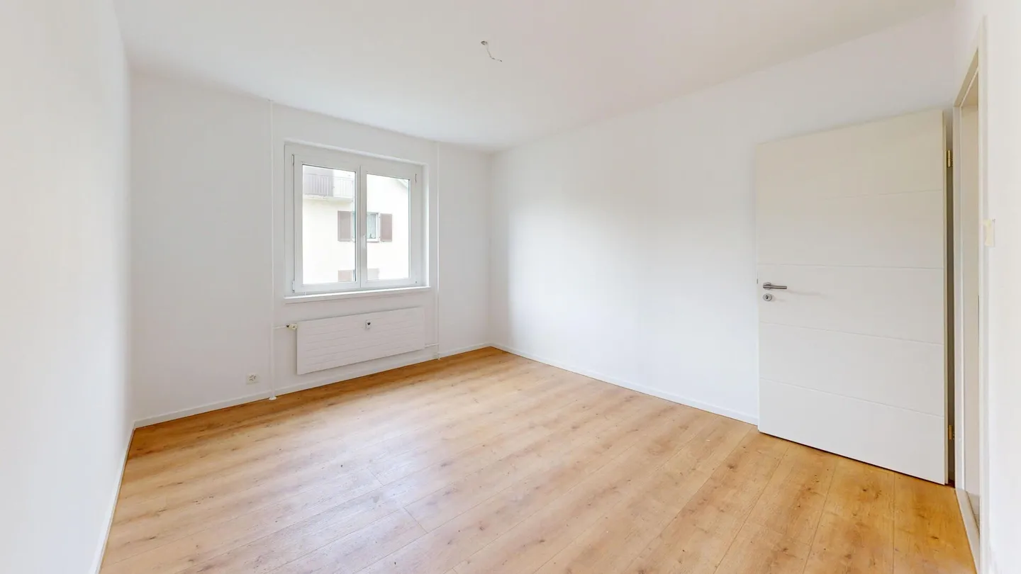 Luce, spazio e qualità abitativa - Appartamento modernizzato in una zona tranquilla di Riehen - Foto 7 di 15