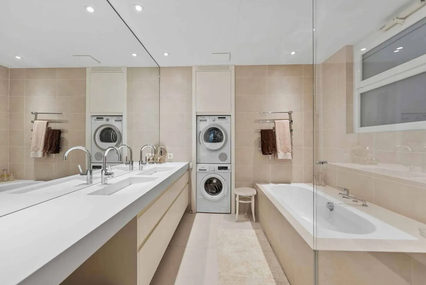 Prächtige 4.5-Zimmer-Wohnung mit großer Terrasse von 140 m² - Foto 7 von 10