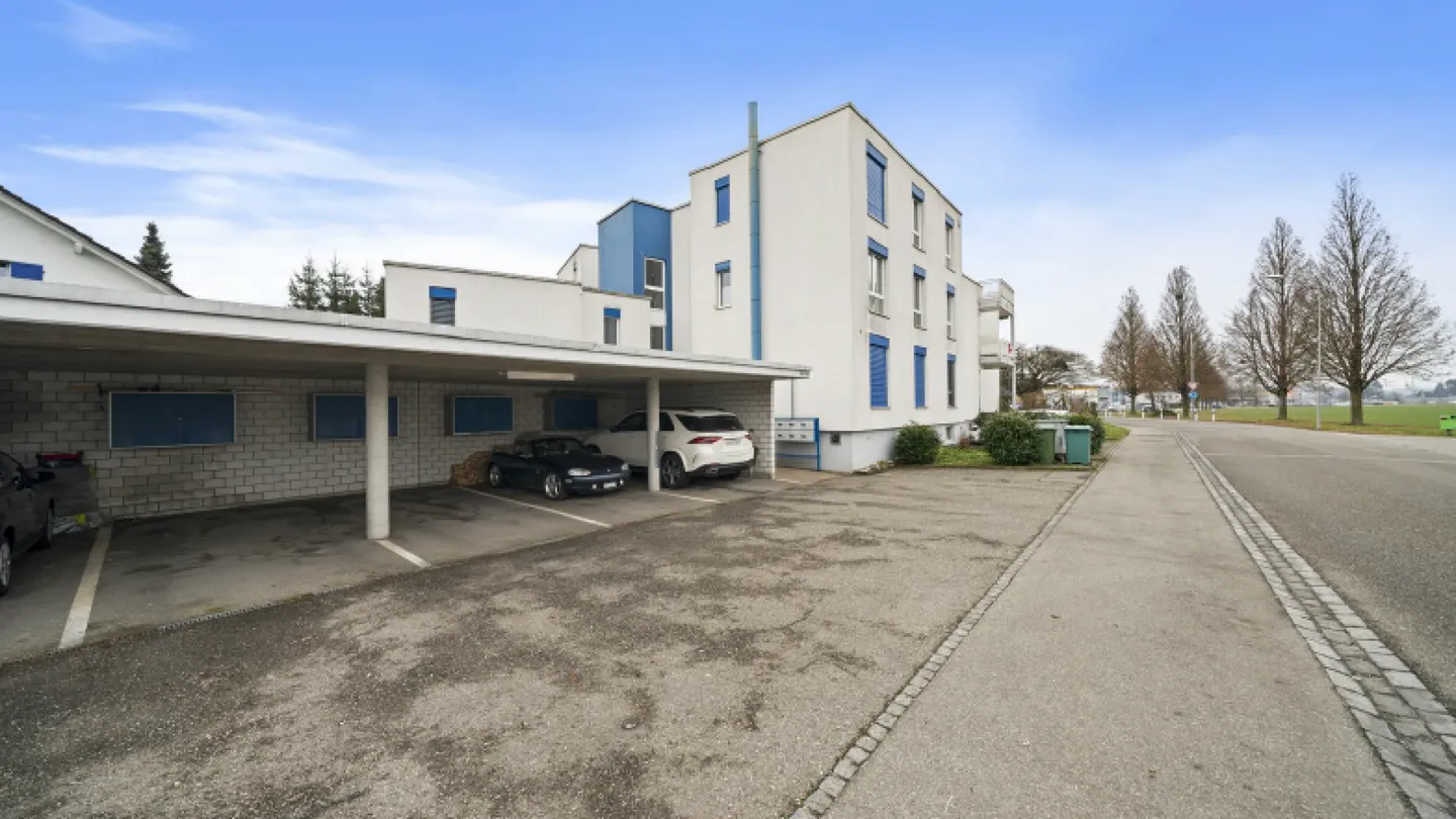Condominium spacieux de 4,5 pièces avec 120 m², balcon et 2 places de parking - Photo 11 sur 12