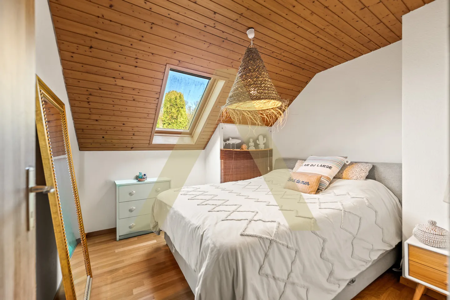 Una piacevole casa circondata dal verde - Foto 6 di 8