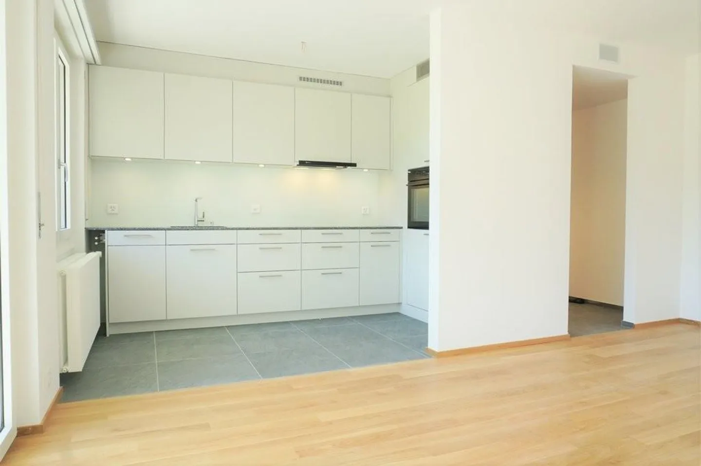 appartamento moderno ristrutturato con 2 camere - Foto 2 di 6