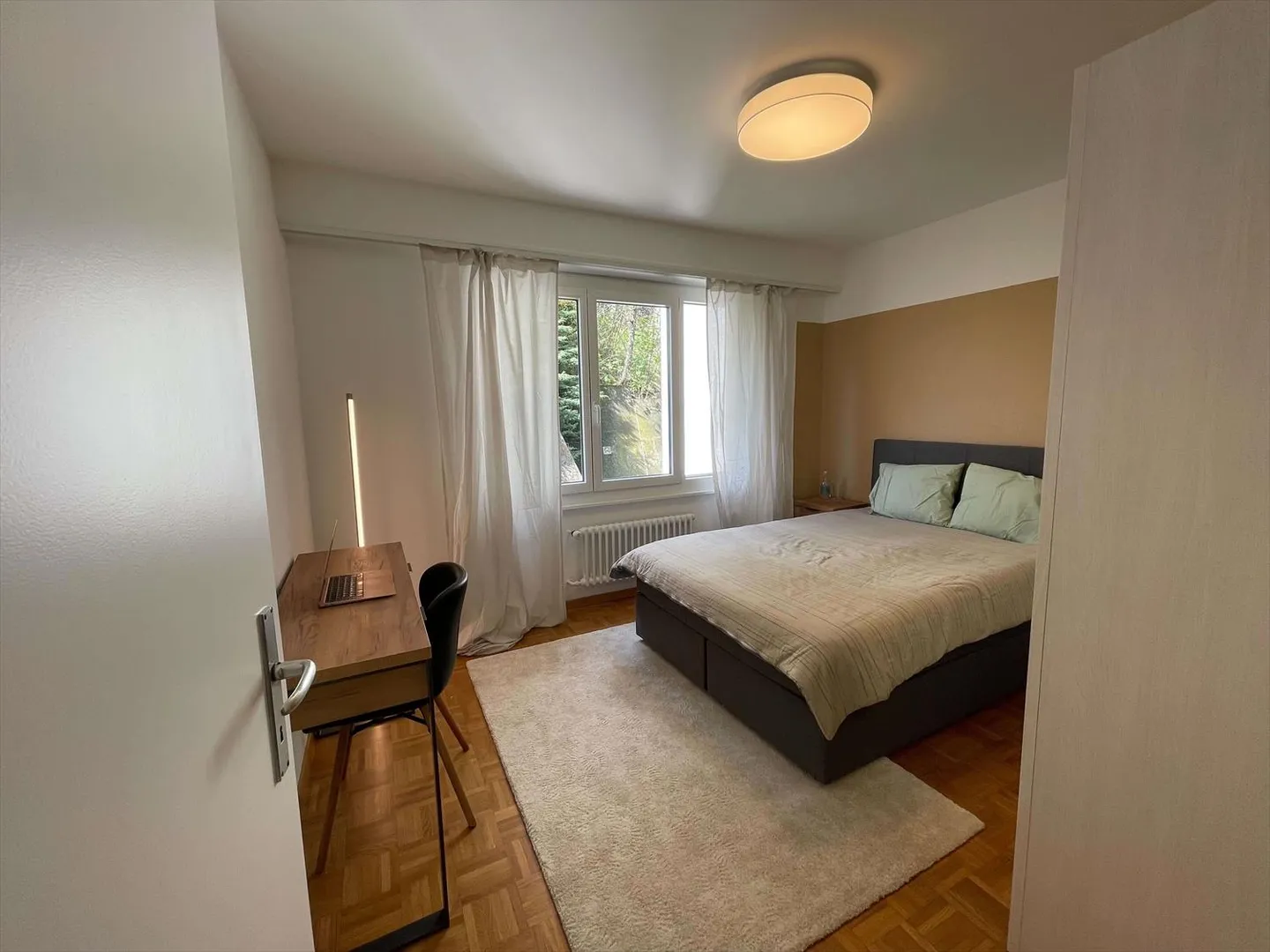 Room 1 - Photo 4 of 25