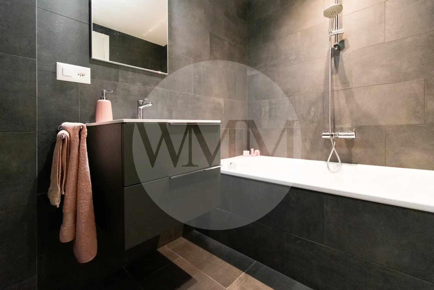 Appartement avec meubles, terrasse et belle vue - Photo 16 sur 18