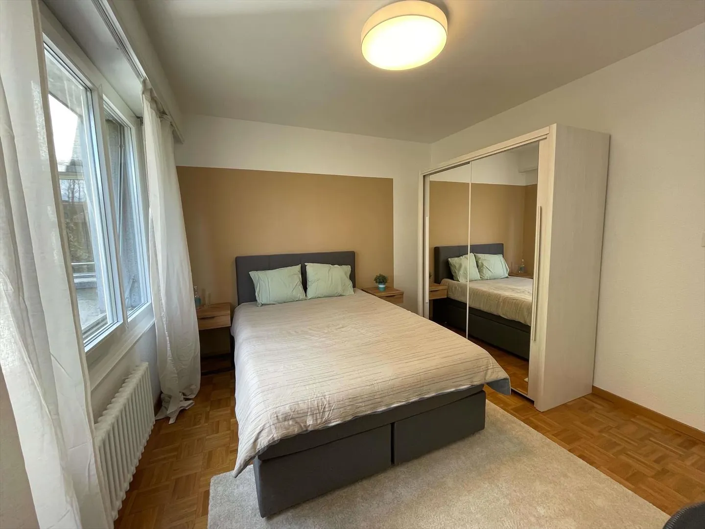 Room 1 - Photo 5 of 25