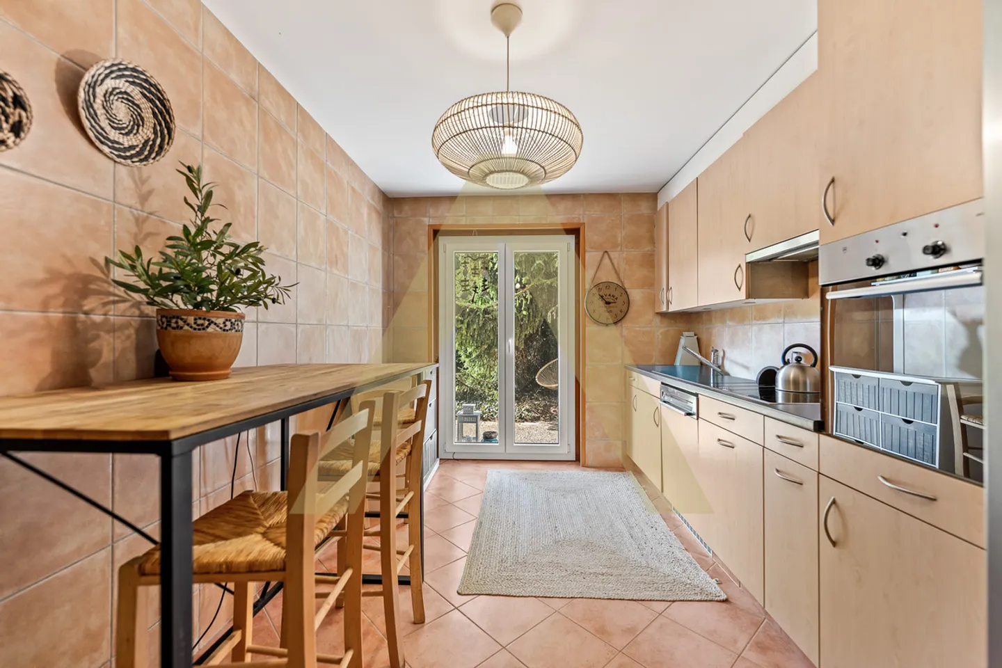 Una piacevole casa circondata dal verde - Foto 5 di 8