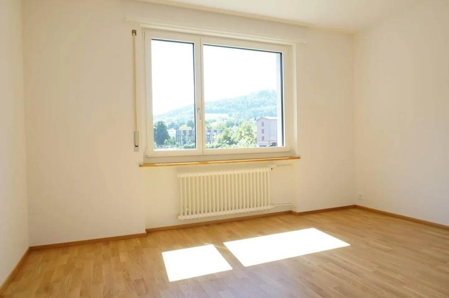 appartamento moderno ristrutturato con 2 camere - Foto 5 di 6