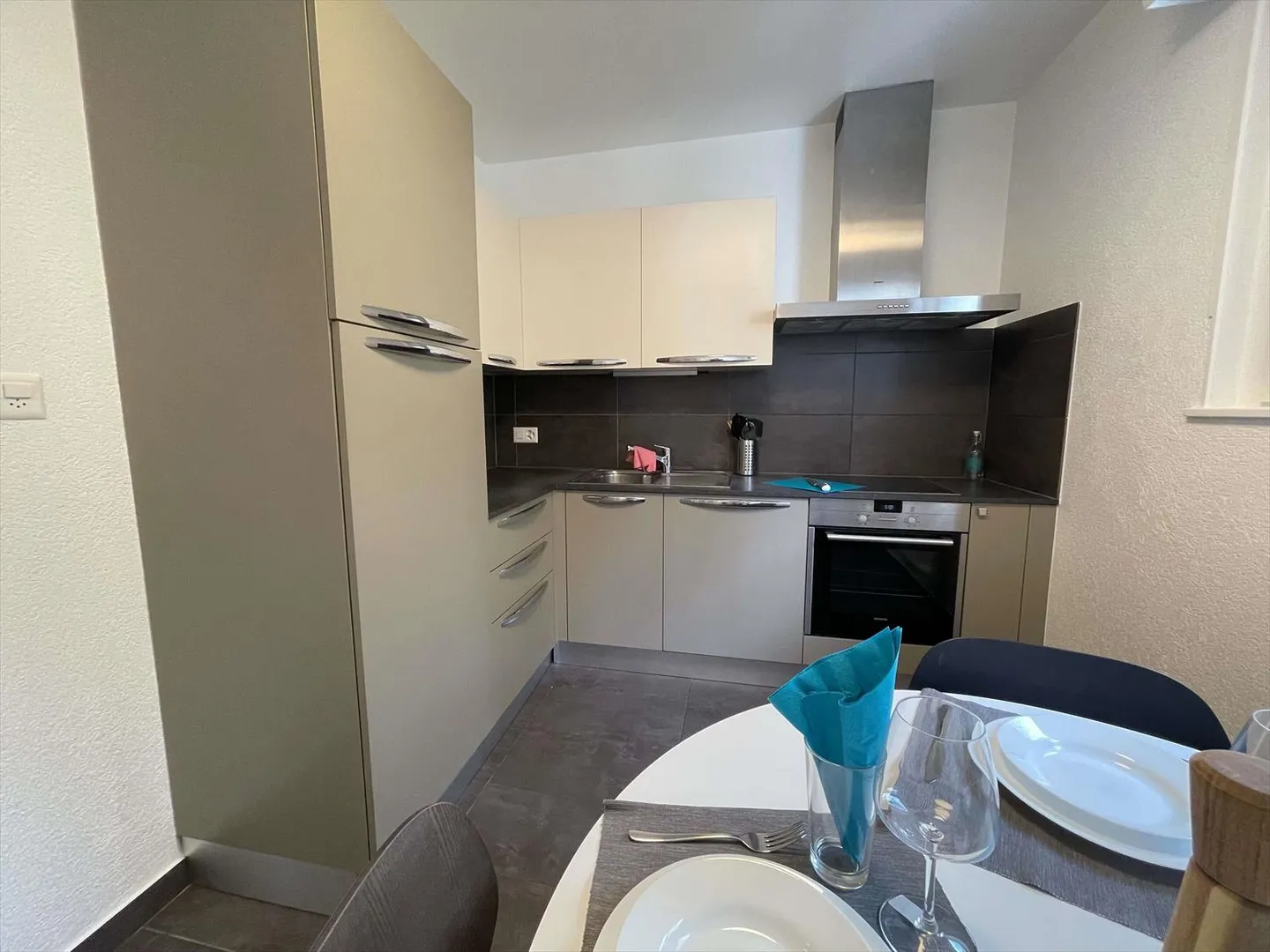 Room 1 - Photo 11 of 25