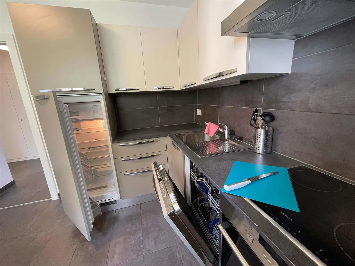 Room 1 - Photo 12 of 25