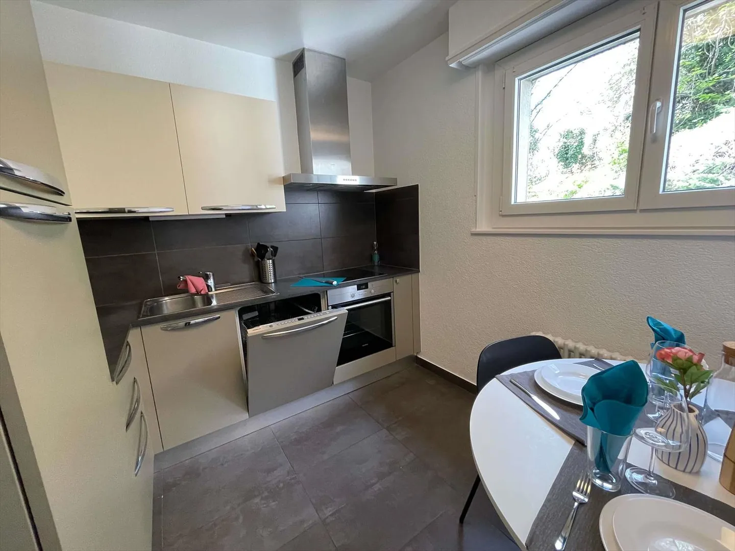 Room 1 - Photo 14 of 25