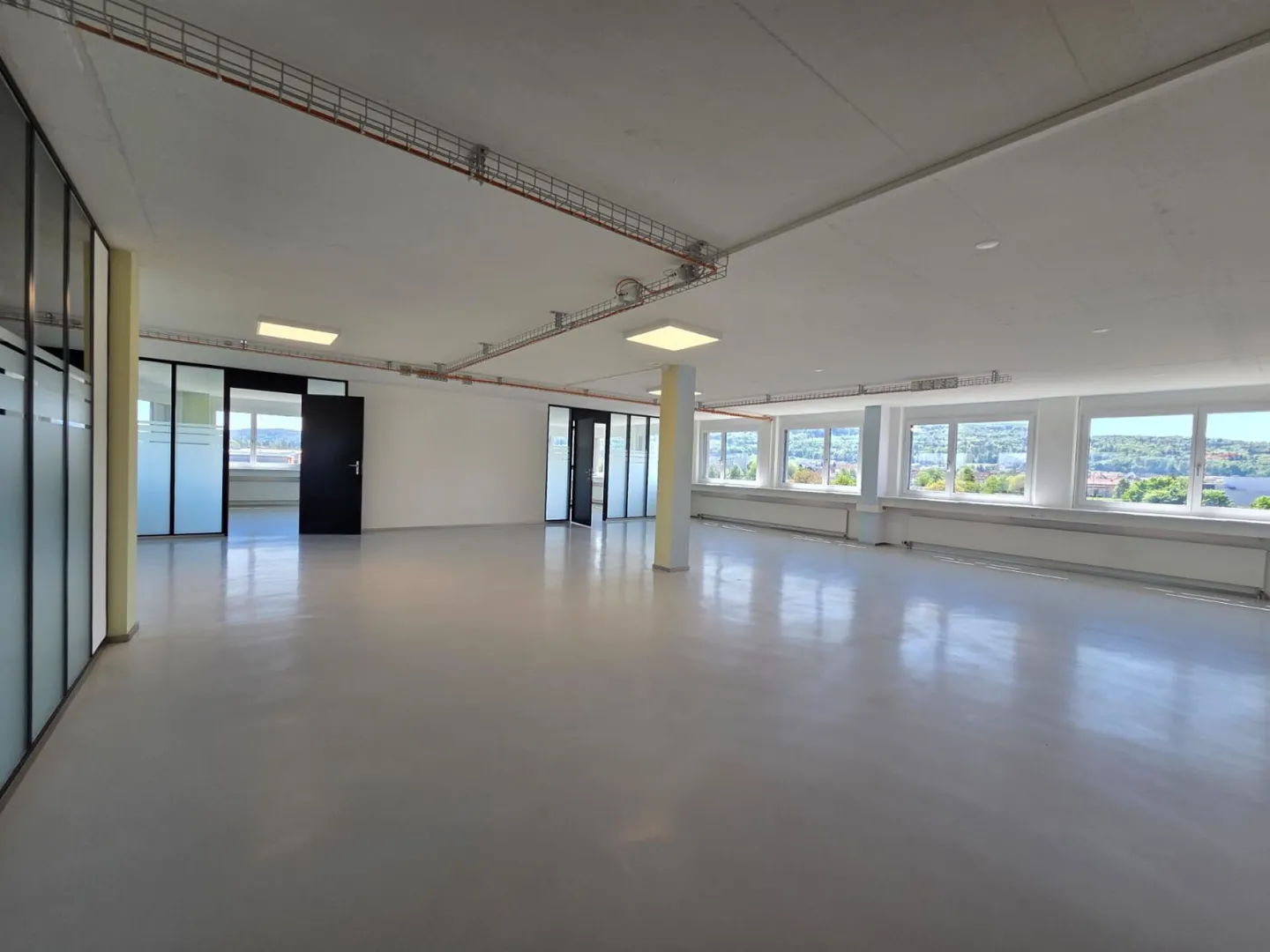 Spazi per uffici e commerciali rappresentativi con eccellenti collegamenti di trasporto - Foto 5 di 13