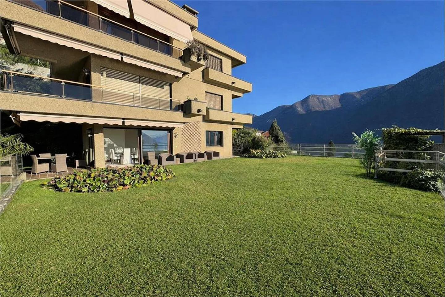 Appartamento per le vacanze con vista sul lago e giardino - Foto 3 di 10