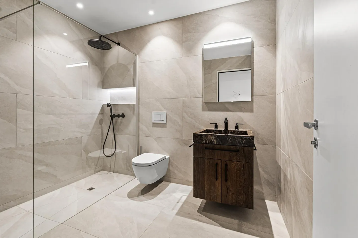 Vivere modernamente con vista sulle Alpi - Foto 11 di 19