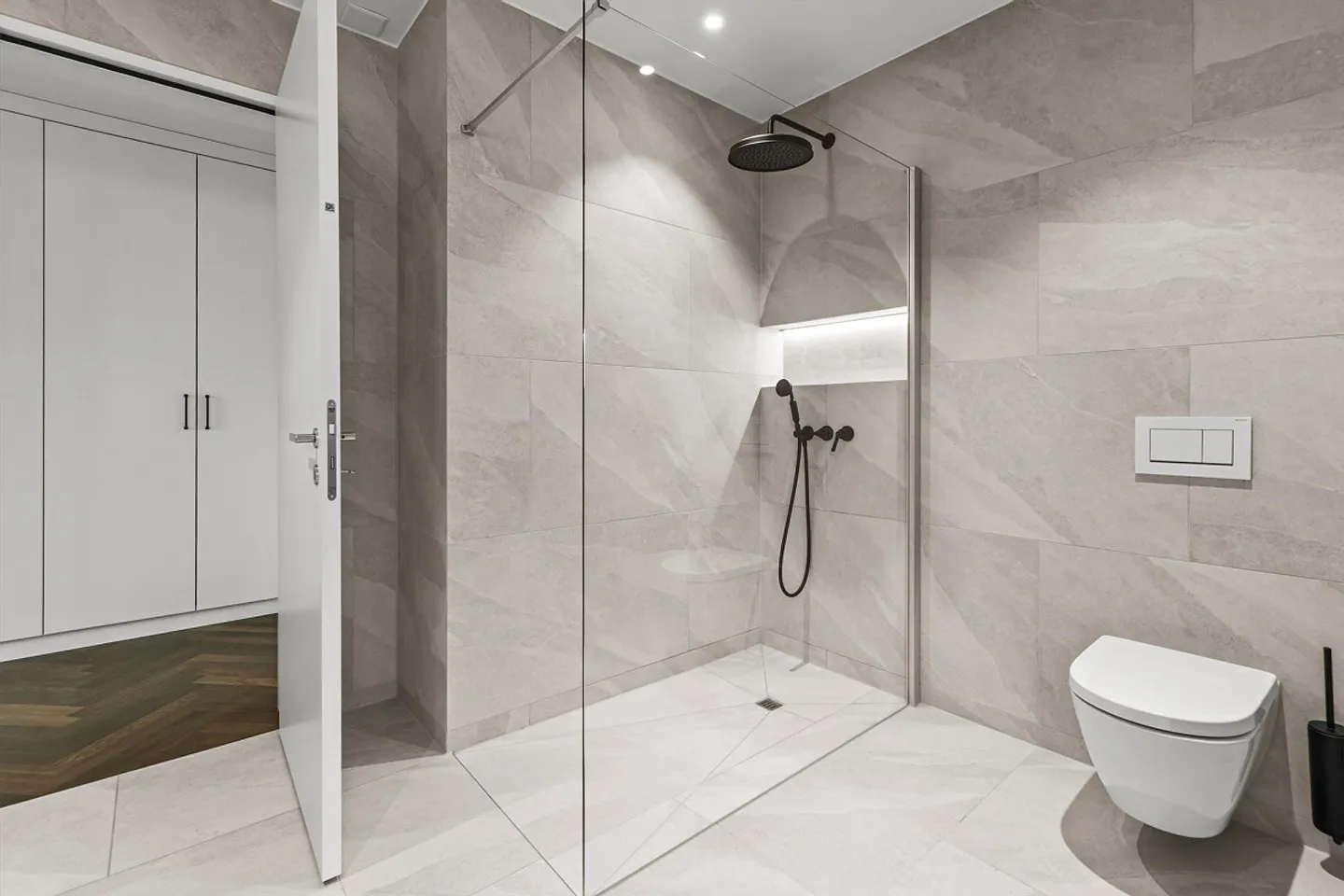 Vivere modernamente con vista sulle Alpi - Foto 13 di 19