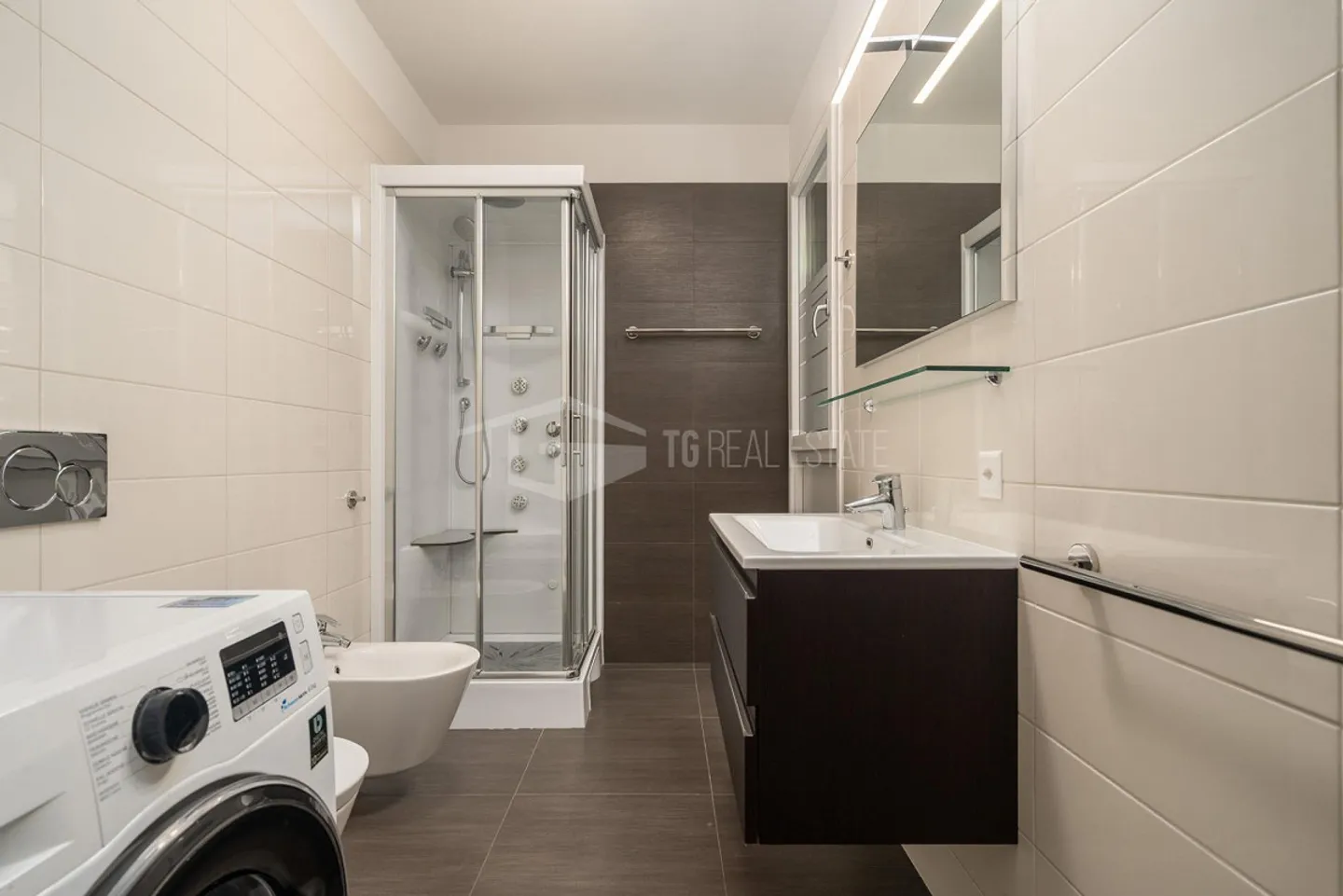 ELEGANZ UND KOMFORT: MÖBLIERTE ZWEI-ZIMMER-WOHNUNG - Foto 6 von 9