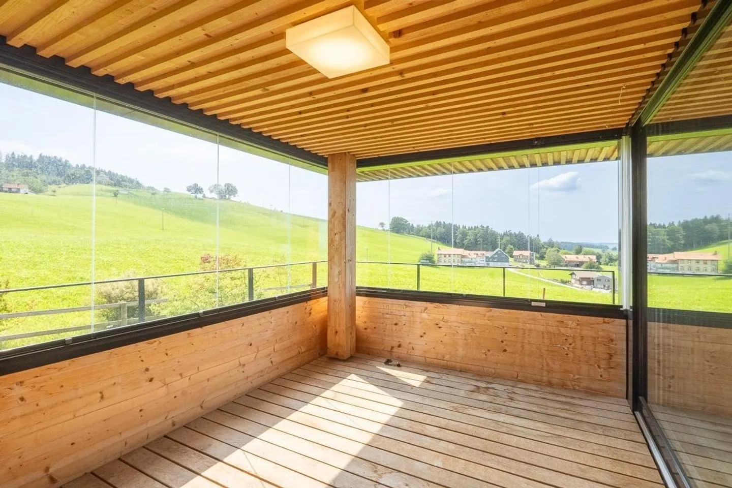 Hochwertige 4.5-Zi. Wohnung mit Loggia & Weitblick - Foto 10 von 12