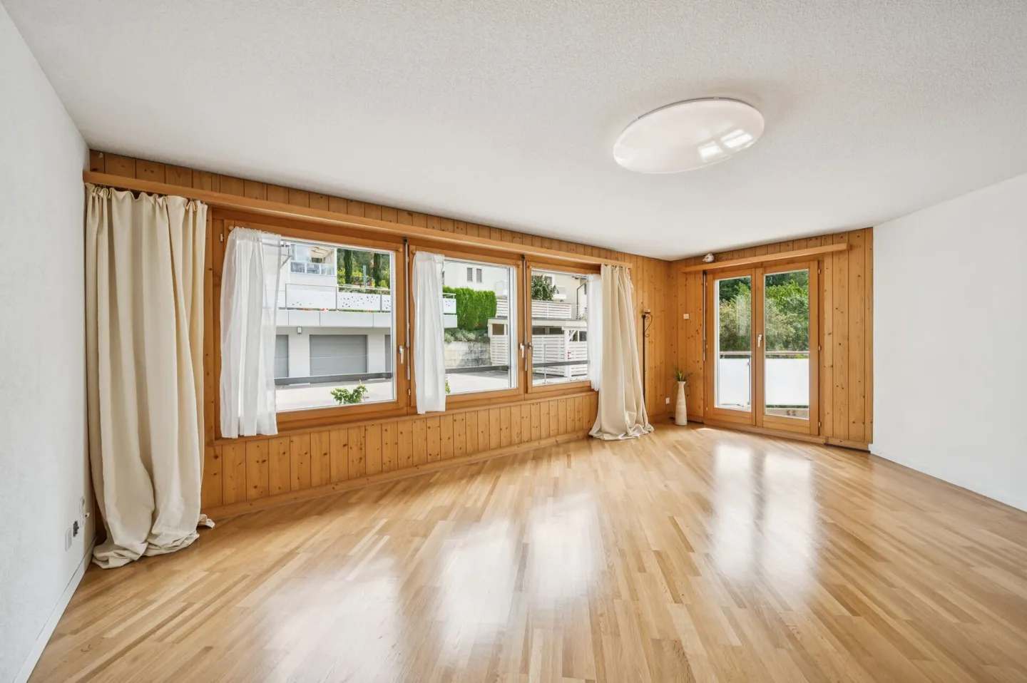 Appartamento duplex di 5,5 stanze soleggiato con tre balconi e vista panoramica - Foto 3 di 13