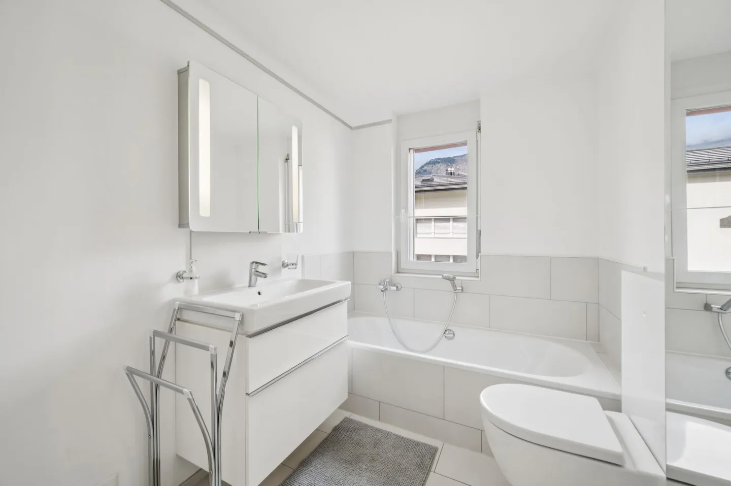 Appartamento duplex di 5,5 stanze soleggiato con tre balconi e vista panoramica - Foto 8 di 13
