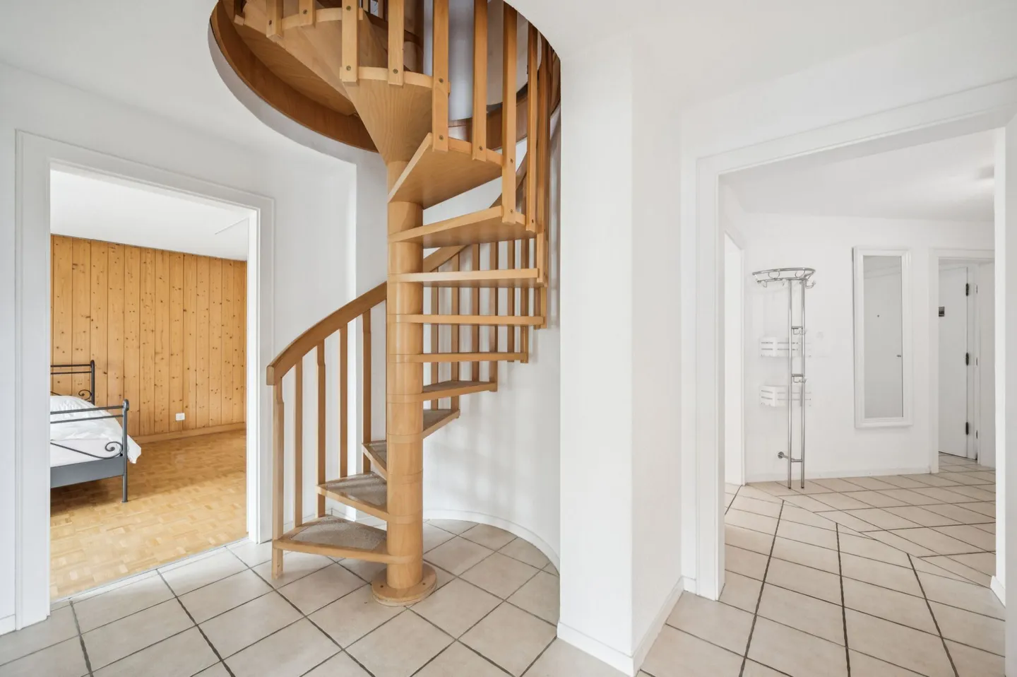 Appartamento duplex di 5,5 stanze soleggiato con tre balconi e vista panoramica - Foto 9 di 13