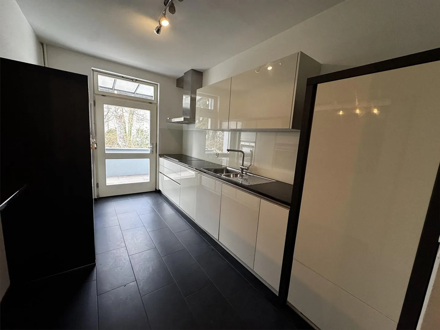 Townhouse next to Roche - Photo 5 of 26