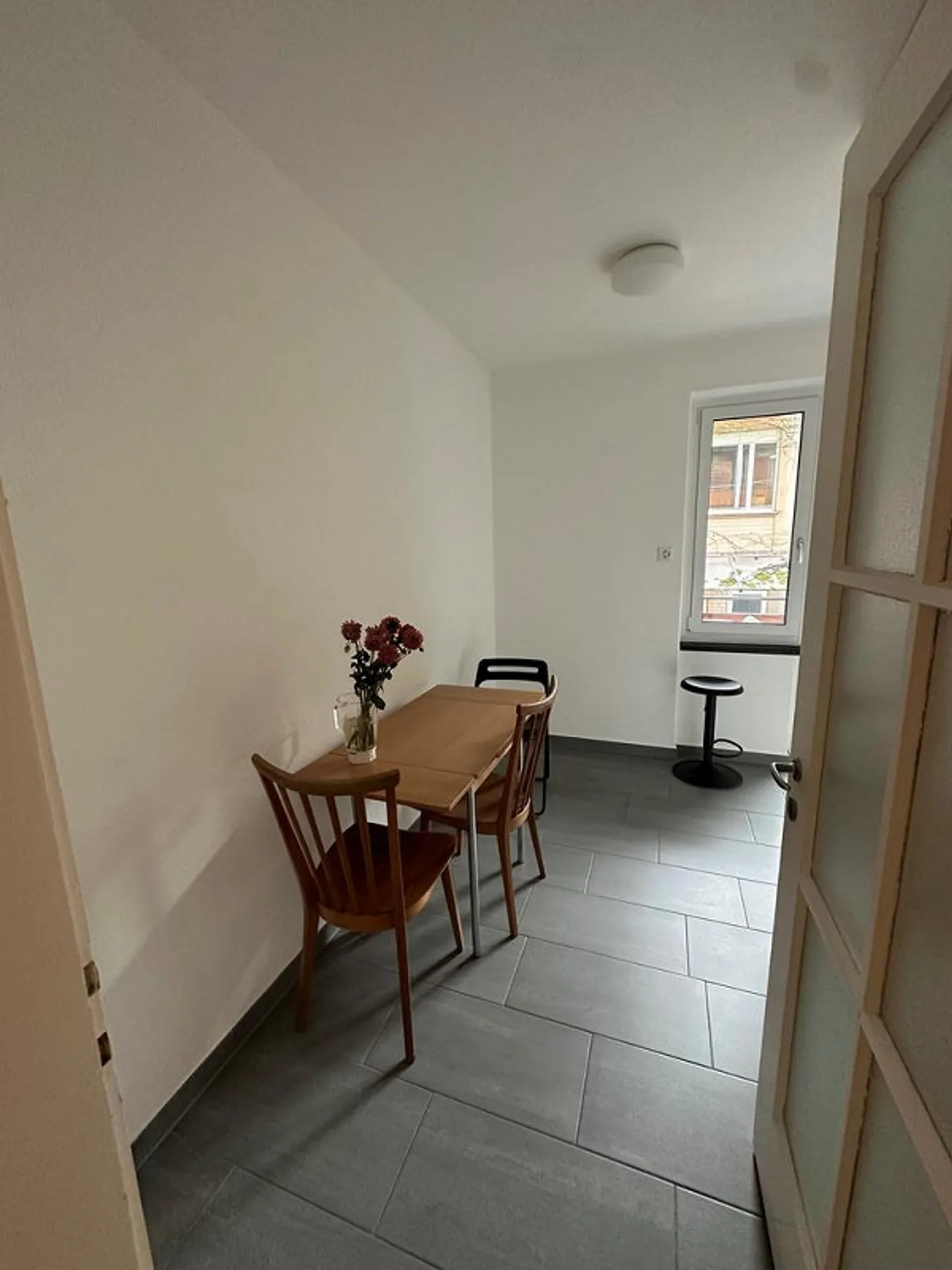 Appartement moderne de 3 pièces avec balcon - Photo 5 sur 8