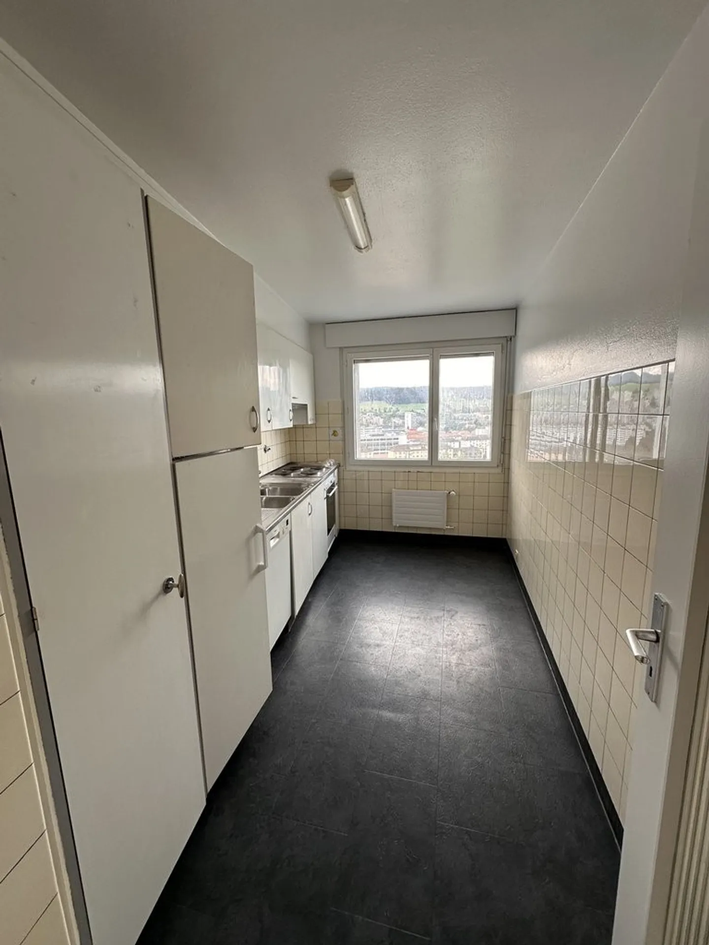 APARTMENT WITH BALCONY IN A QUIET NEIGHBORHOOD - Photo 1 of 8