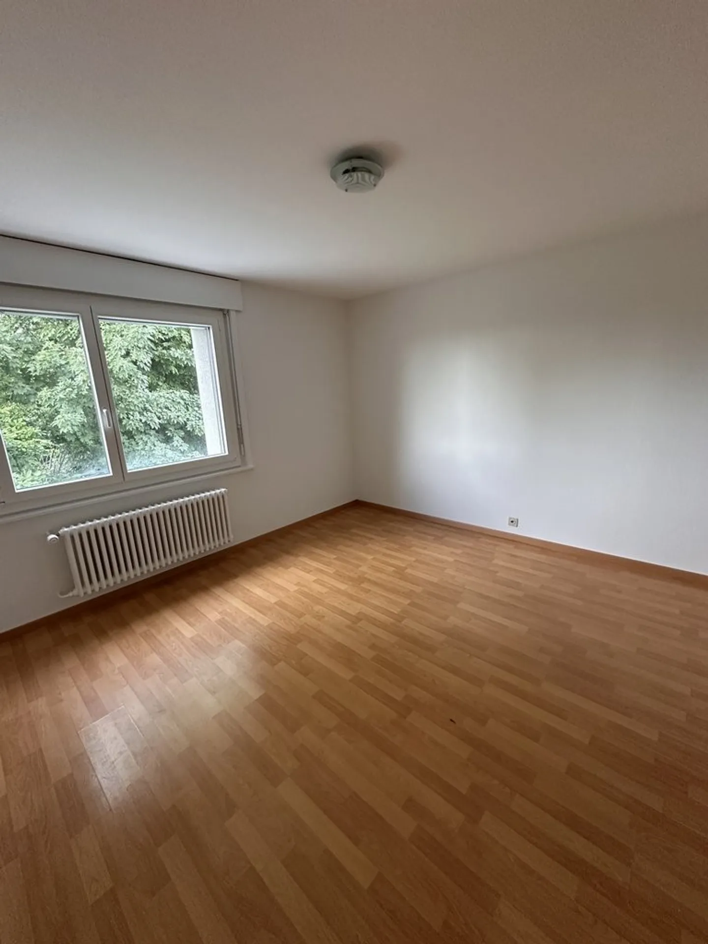 APARTMENT WITH BALCONY IN A QUIET NEIGHBORHOOD - Photo 6 of 8