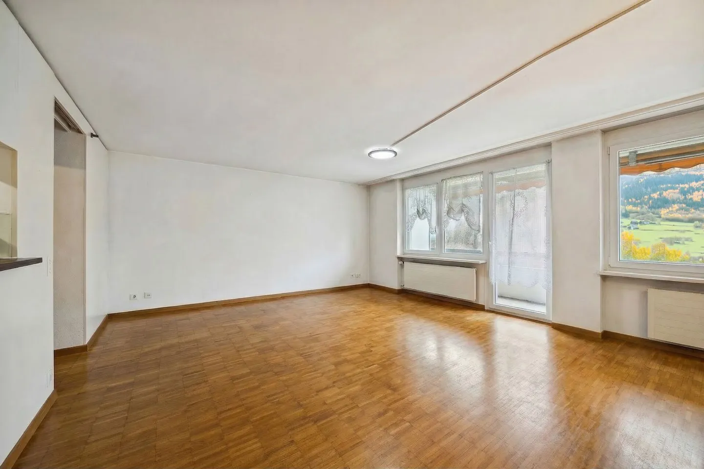 Duplex apartment with a view of greenery - Photo 2 of 12