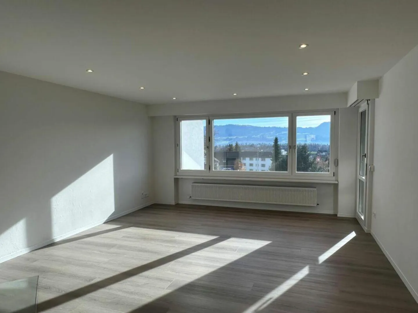 Frisch renovierte Wohnung mit herrlichem Ausblick - Foto 3 von 13