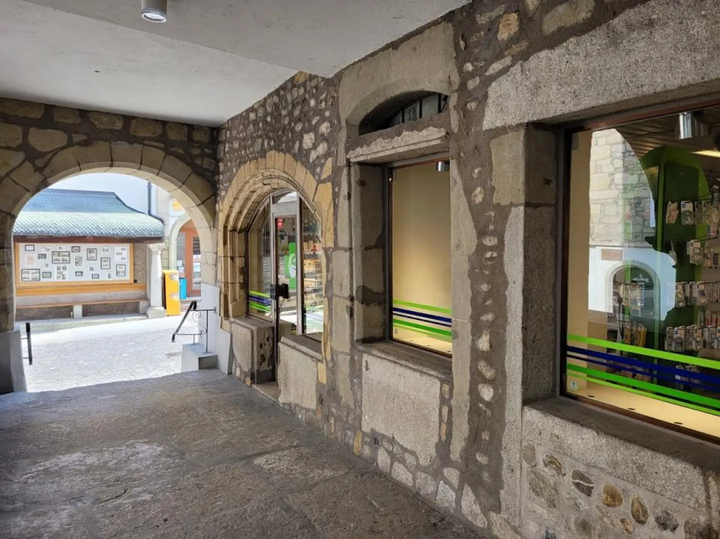 Commercial space on the ground floor - Photo 1 of 13