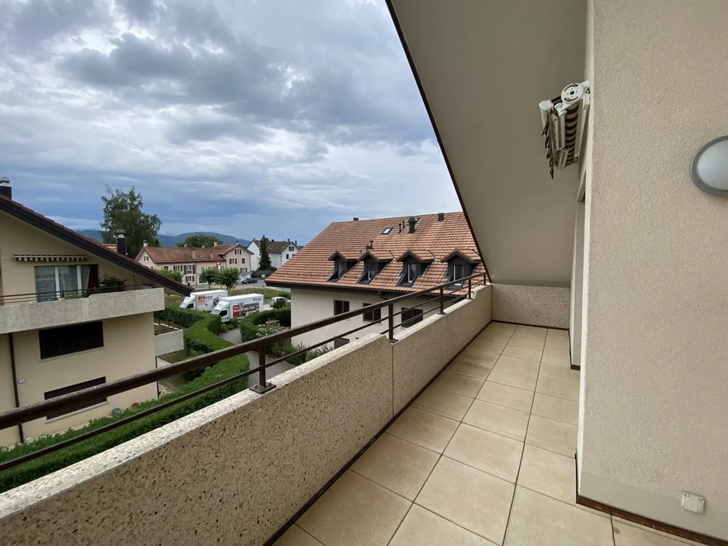 Schöner Duplex mit 4,5 Zimmern im 2. Stock - Foto 3 von 12
