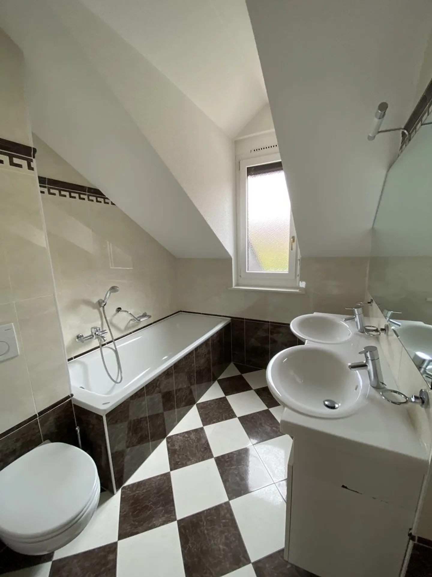 Schöner Duplex mit 4,5 Zimmern im 2. Stock - Foto 7 von 12