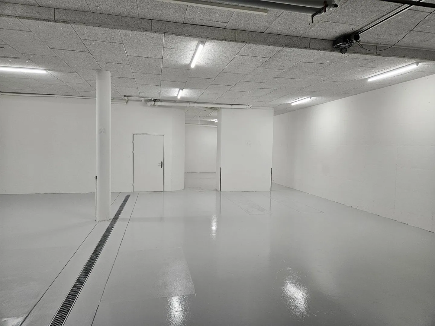 Espace commercial fraîchement rénové, atelier, zone de production - Photo 2 sur 20