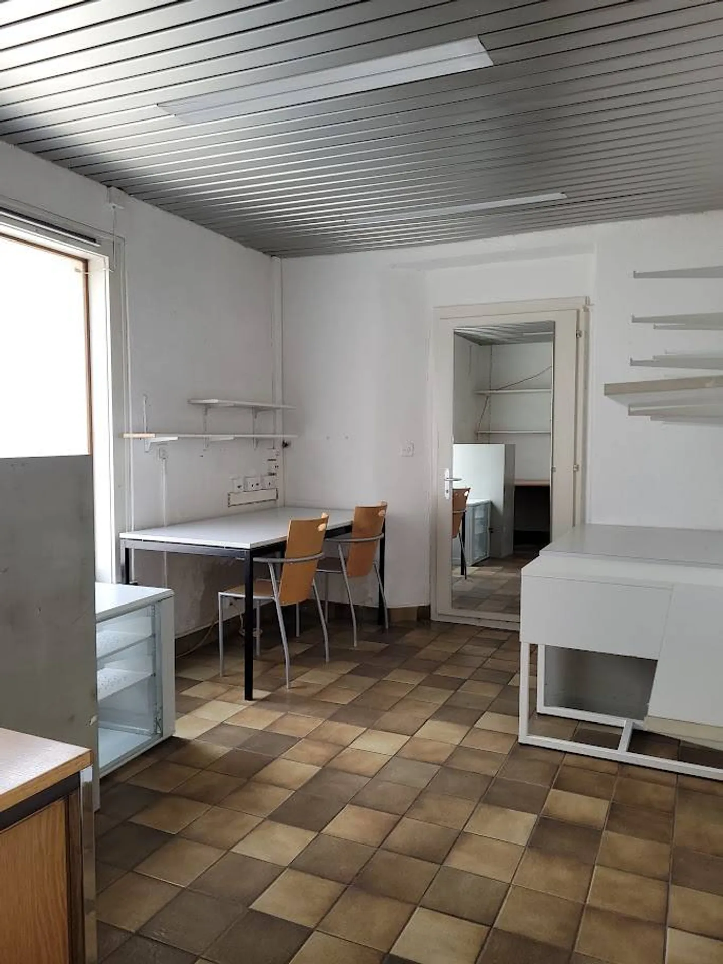 Commercial space on the ground floor - Photo 7 of 13