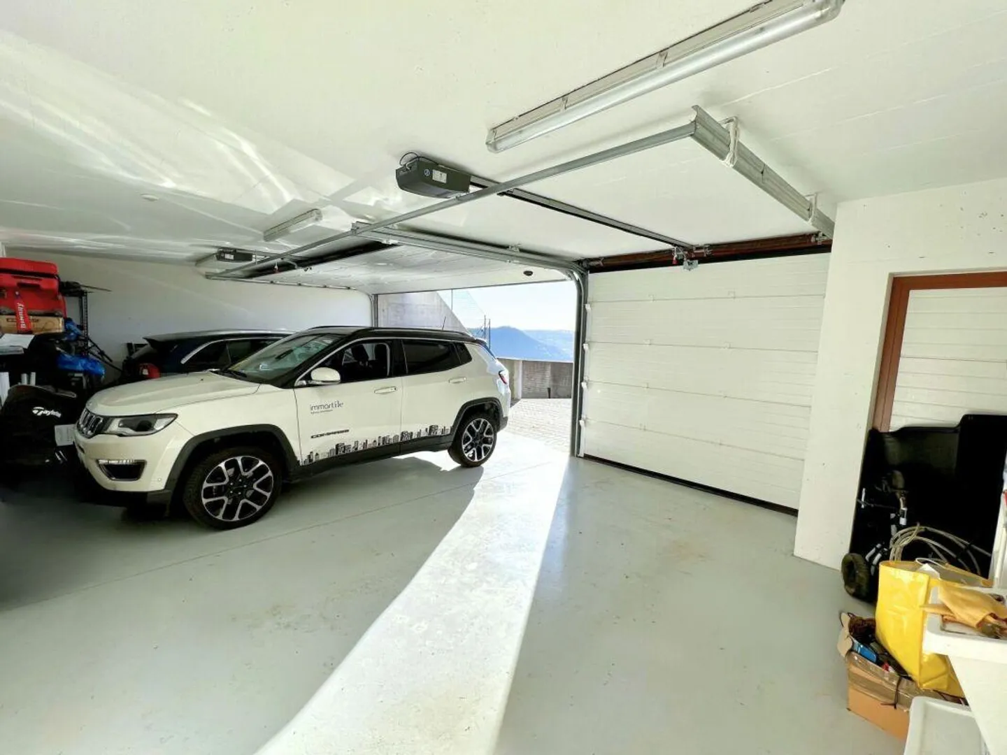 Elegante villa con ampio giardino e due appartamenti annessi - Foto 16 di 19