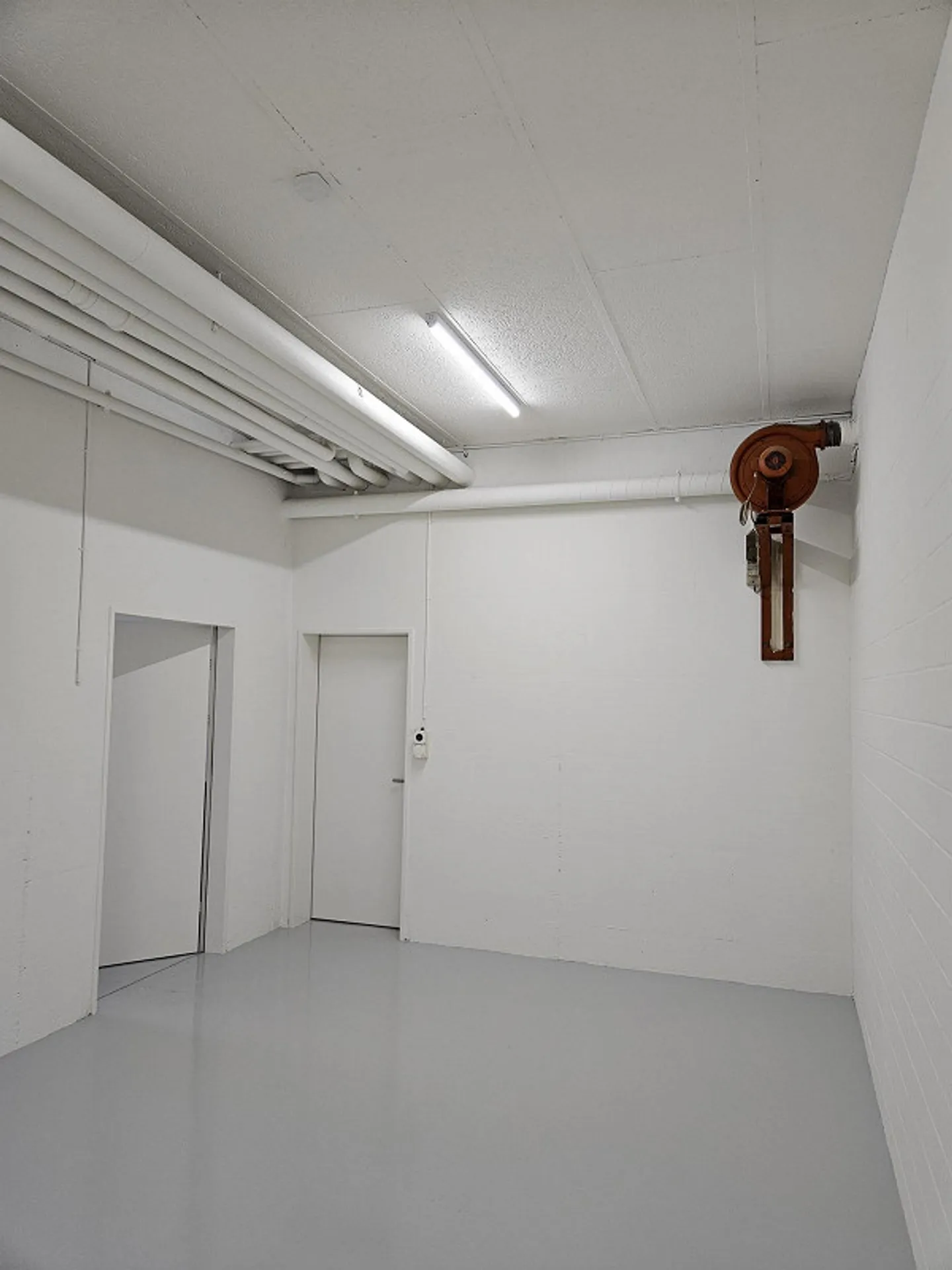 Espace commercial fraîchement rénové, atelier, zone de production - Photo 10 sur 20