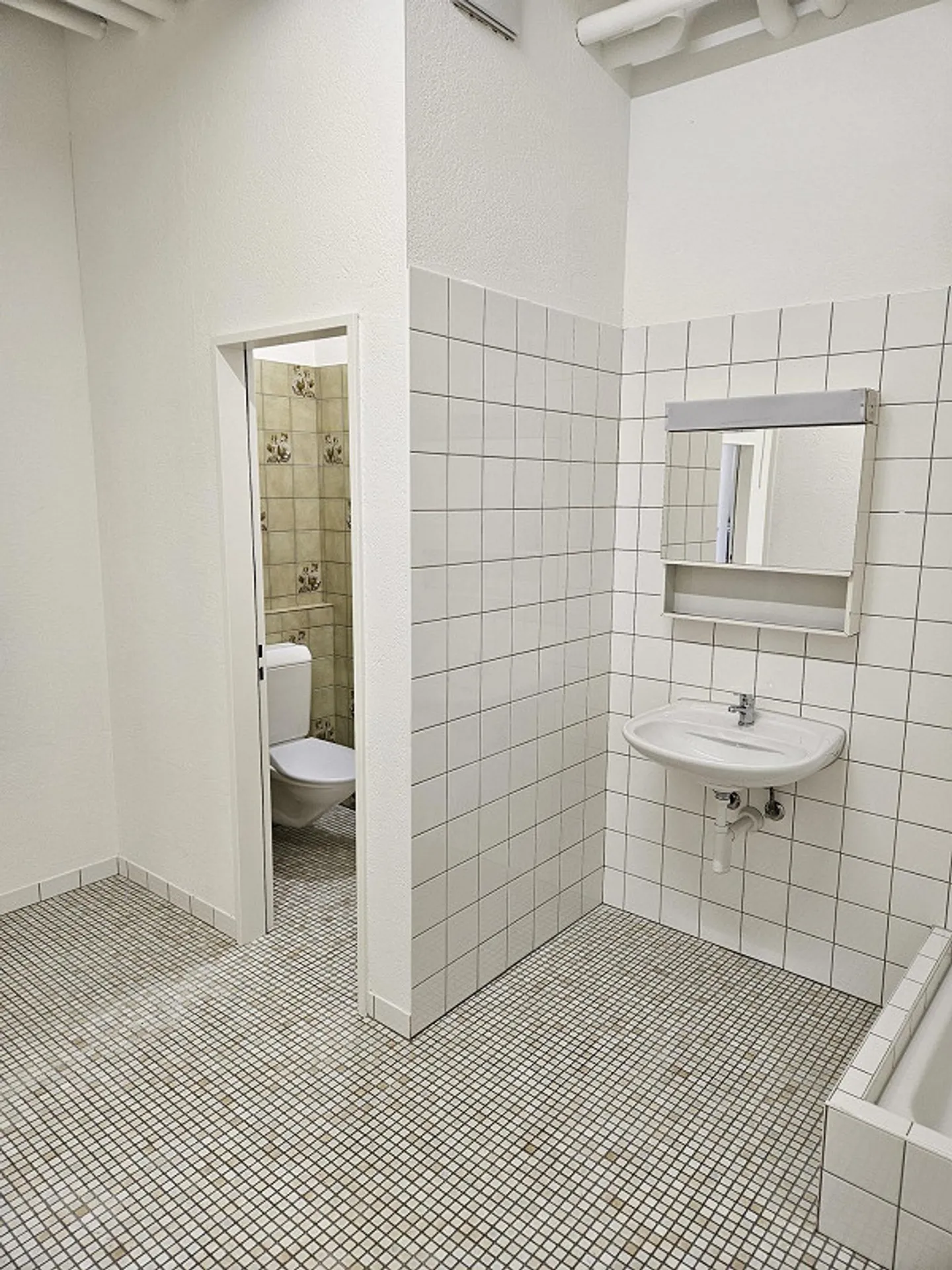 Espace commercial fraîchement rénové, atelier, zone de production - Photo 11 sur 20