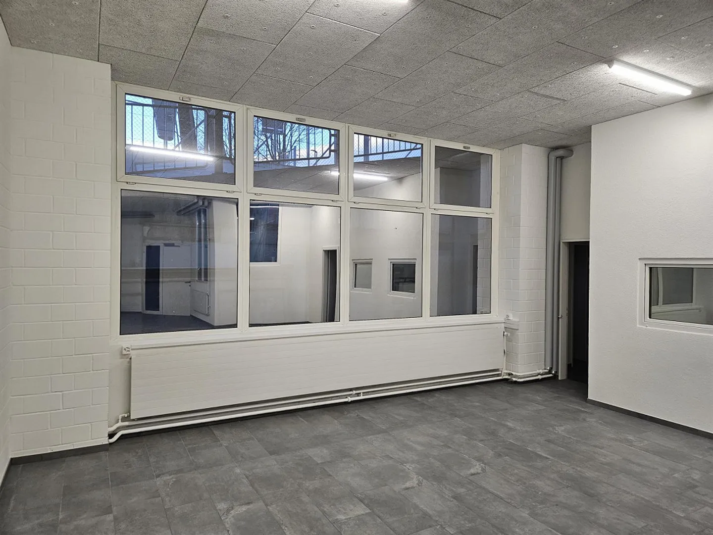 Espace commercial fraîchement rénové, atelier, zone de production - Photo 13 sur 20