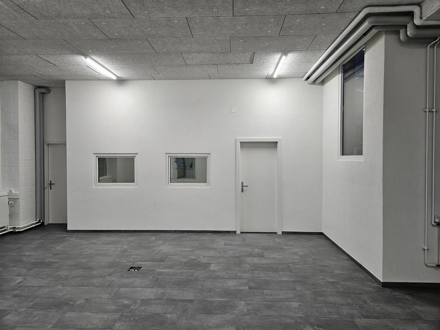 Espace commercial fraîchement rénové, atelier, zone de production - Photo 14 sur 20