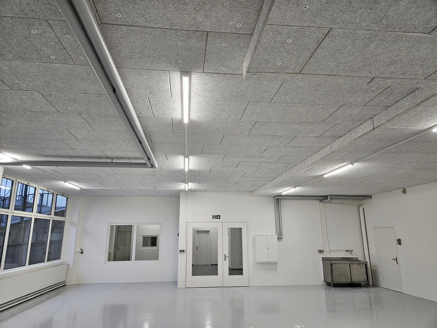 Espace commercial fraîchement rénové, atelier, zone de production - Photo 4 sur 20