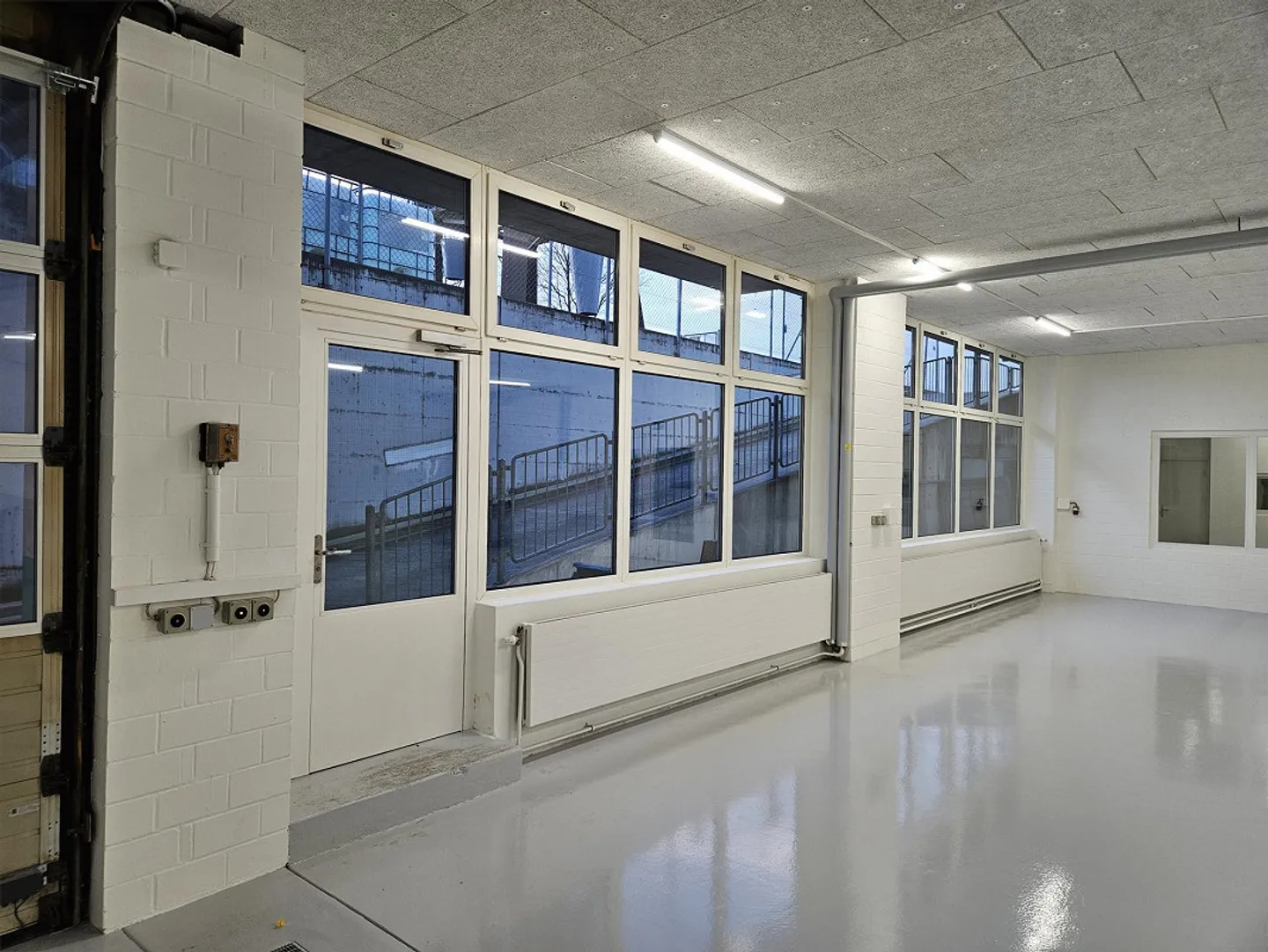 Espace commercial fraîchement rénové, atelier, zone de production - Photo 5 sur 20